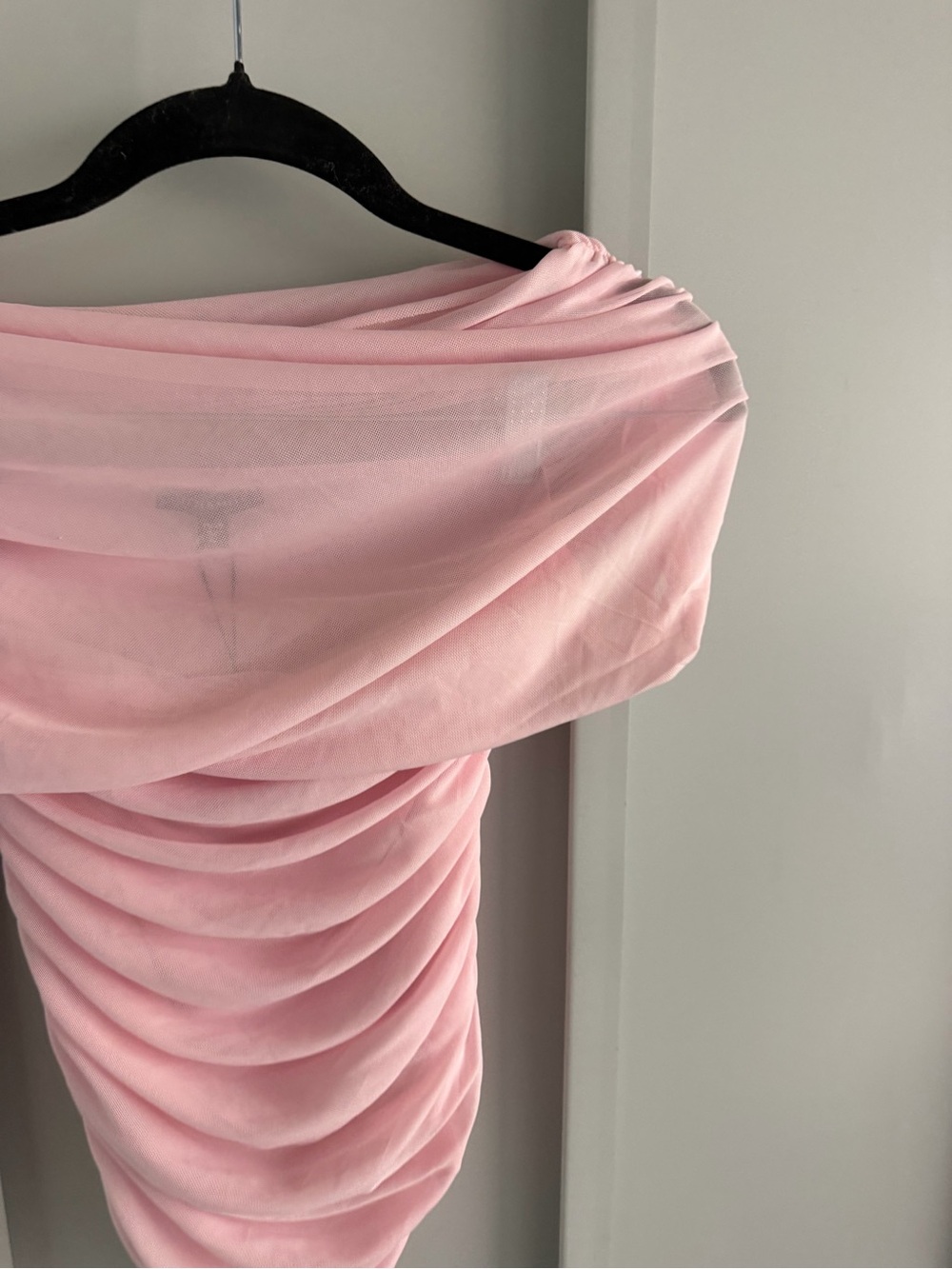 Dynamite Light Pink Sheer Overlay Off-Shoulder Ruched Top Size XS NWT - Picture 2 of 7